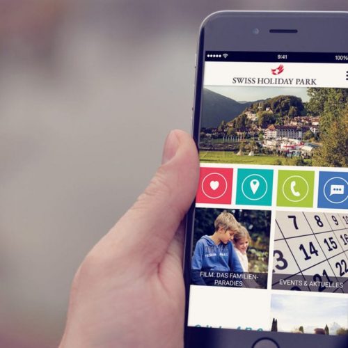 Ein Smartphone das die Hotel-App von Gastfreund zeigt